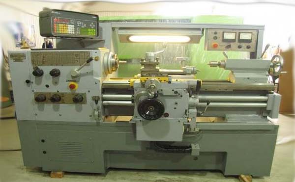 Токарно-гвинторізний верстат 16Д16АФ1